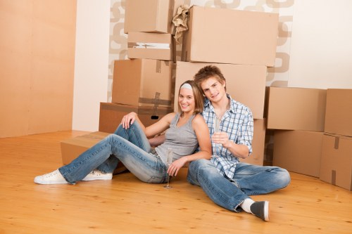 Moving and storage services in Isle of Dogs with packing boxes and transport
